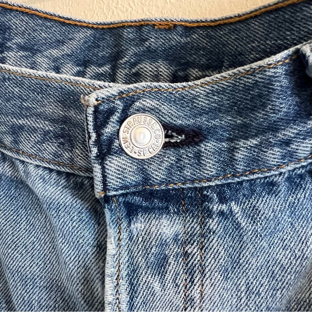 Vintage 90’s Levi’s 501 Button Fly Jeans - Picture 3 of 16